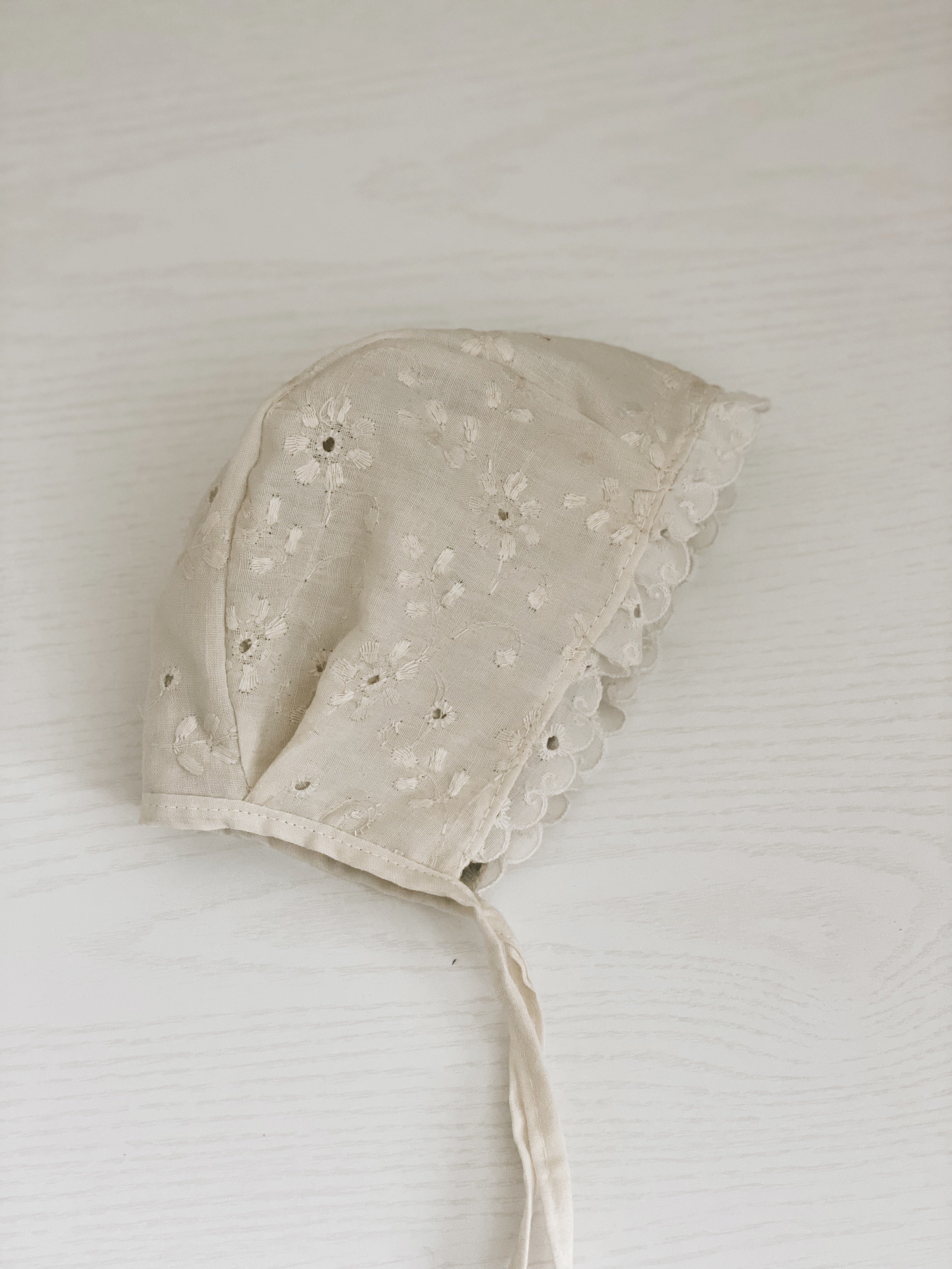 Vintage cream  eyelet bonnet