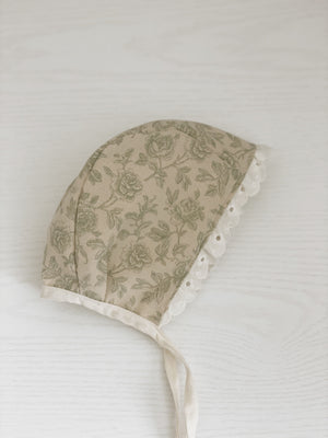 Vintage cream  eyelet bonnet