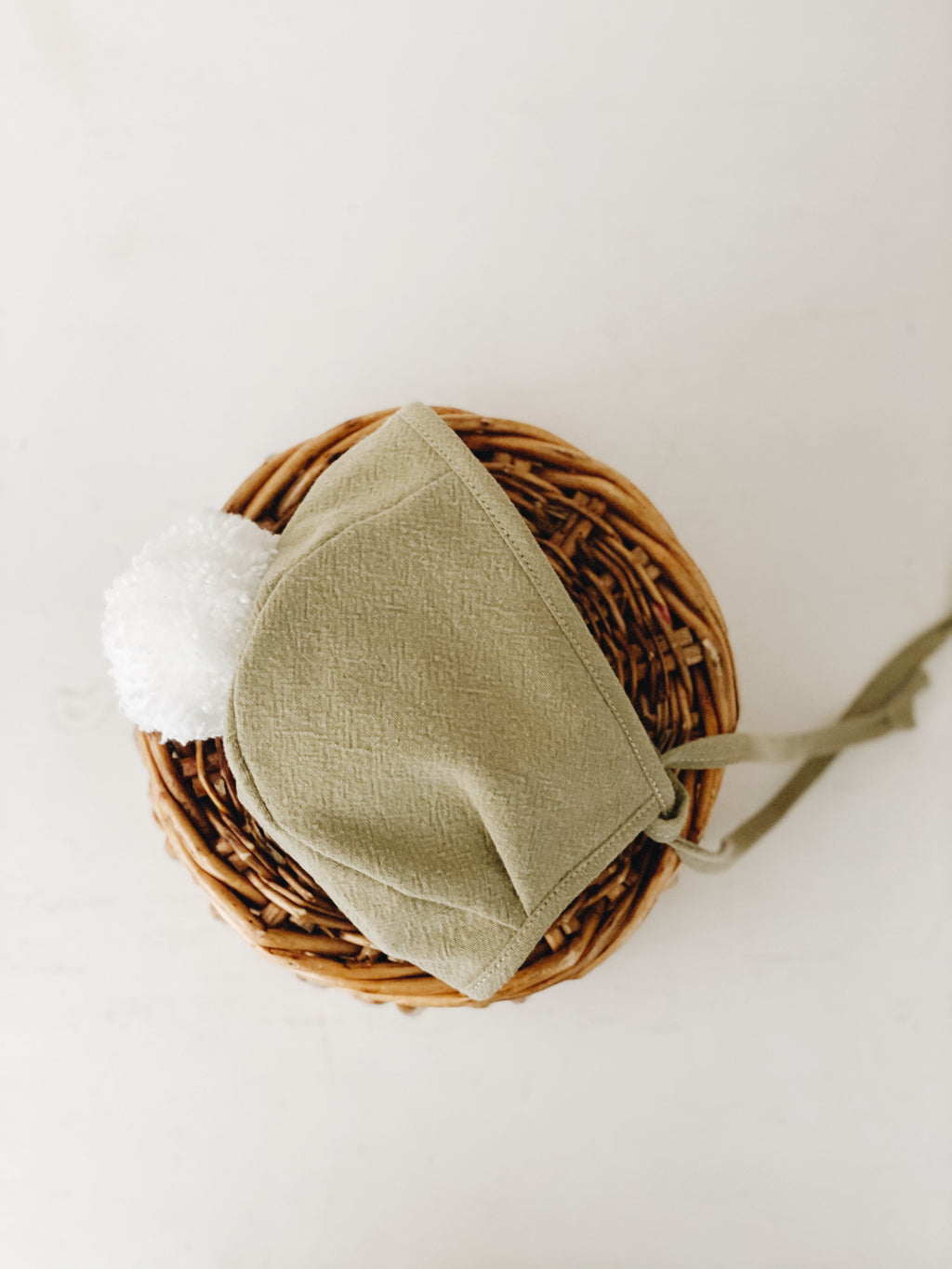 Olive Pom bonnet