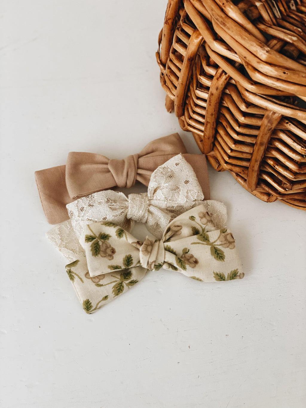 Tan rose- bow set