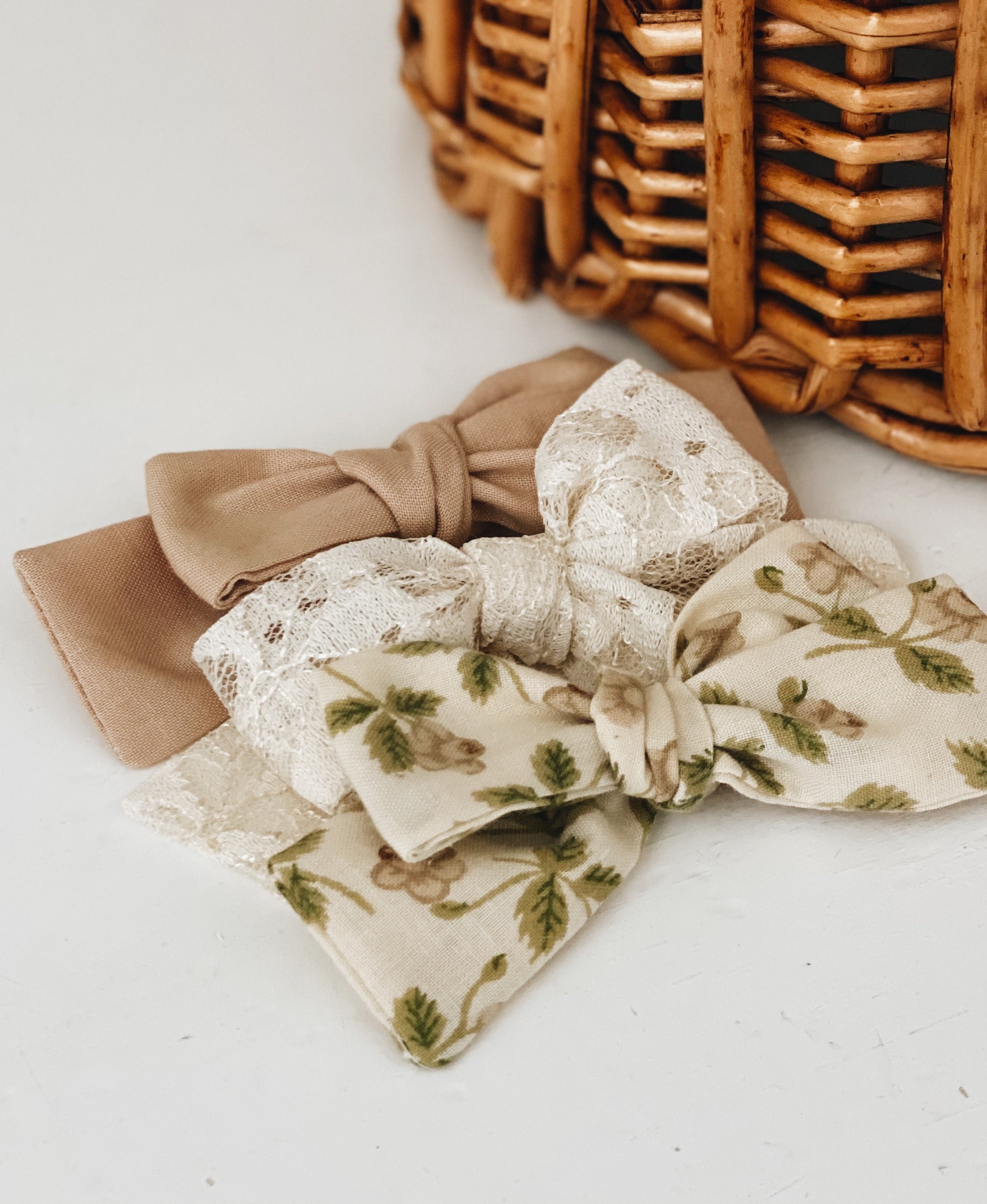 Tan rose- bow set