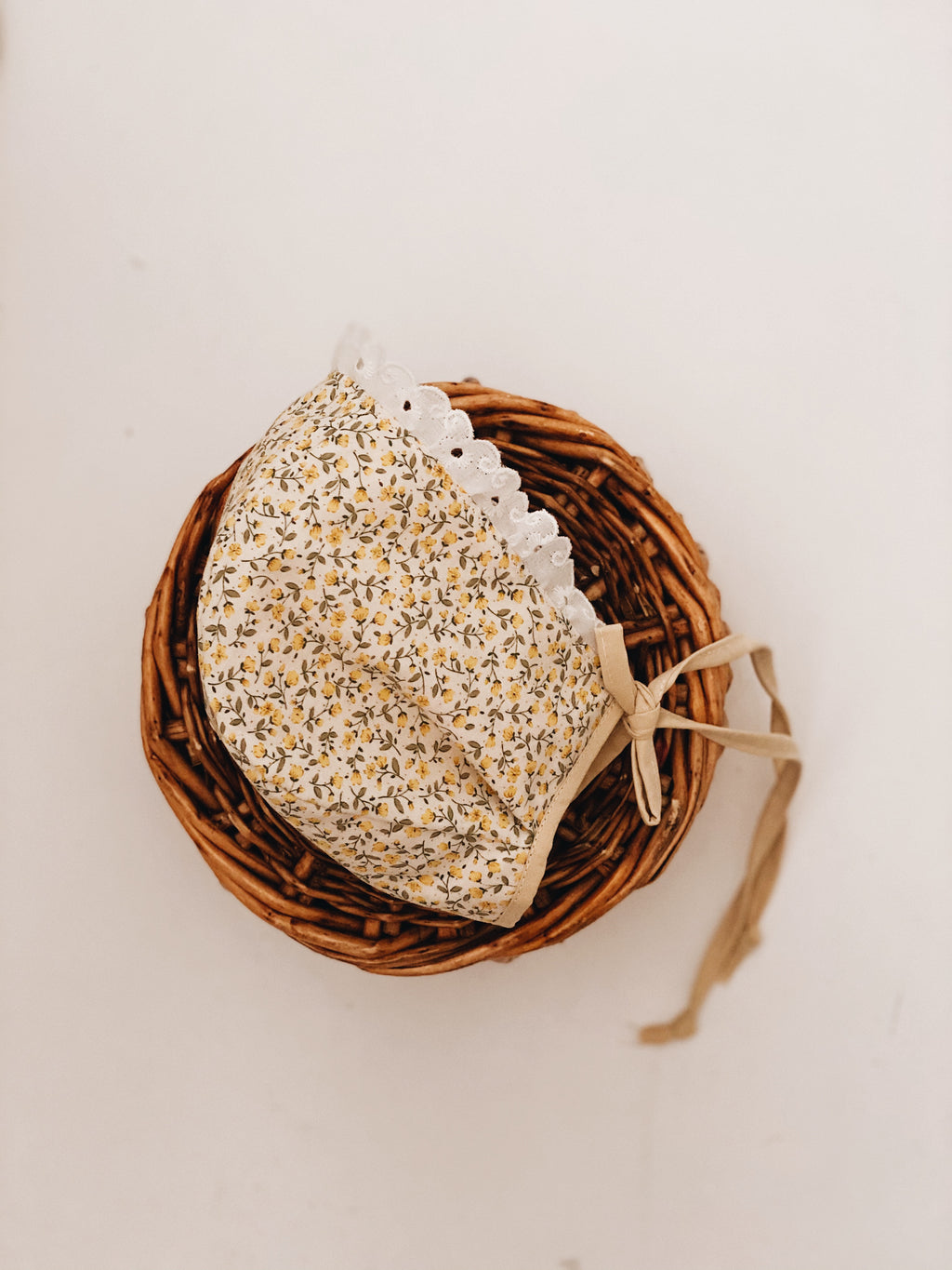 Yellow eyelet
